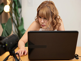 汁化粧3 生意気キャバ嬢お仕置き生ライブ配信!! サンプル動画サムネイル